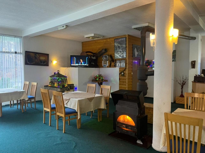 Others 2, Hotel Gryka, Peć