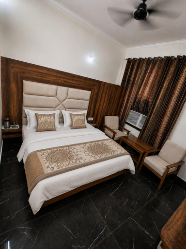 Bedroom 5, HOTEL SANJEEV PALACE, Reasi