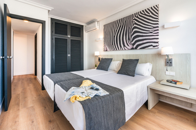 Bedroom 3, Apartamentos Vibra Tivoli, Baleares