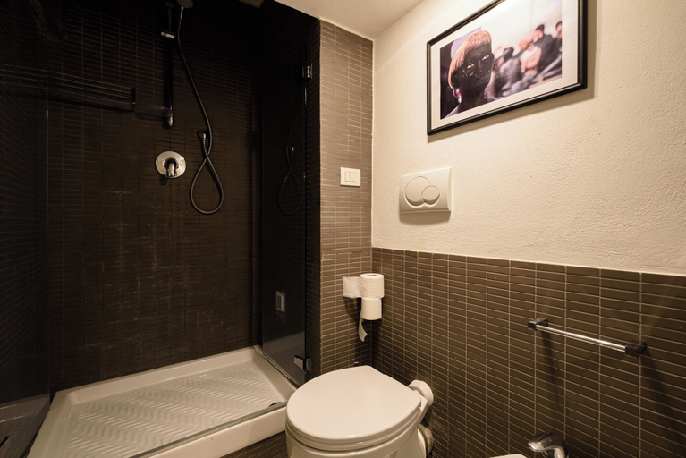 Bathroom, Via del Parco Margherita 24, Napoli