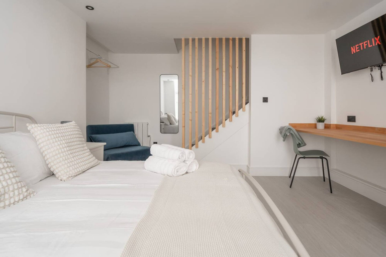 Room 3, Hideaway W M Sofa Bed Kitchenette Parking, Sefton