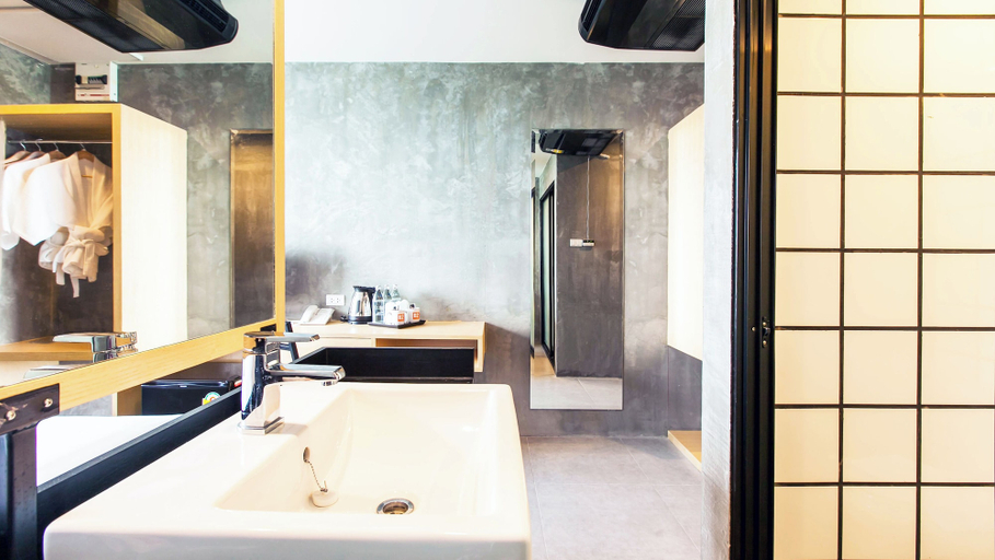 Bathroom 3, B2 Phuket Boutique & Budget Hotel, Pulau Phuket