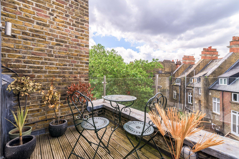 2, Gorgeous Hampstead Flat, London