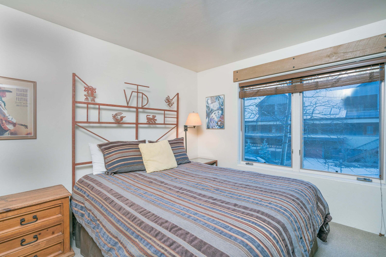 Room 4, Slopeside Hideaway 2 Bedroom Condo, San Miguel