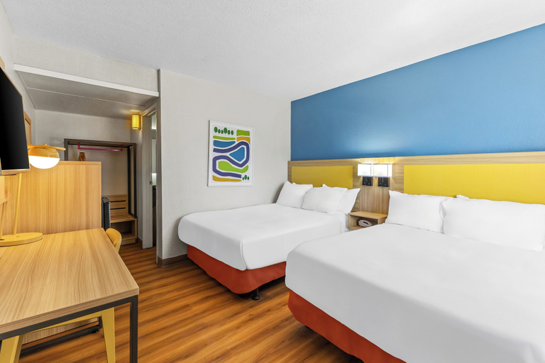 Bedroom 3, Park Inn by Radisson, Wells, Elko