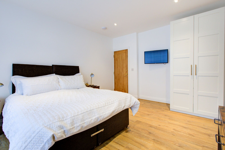 Room 5, Spacious 4BR Haven in Ipswich, Suffolk