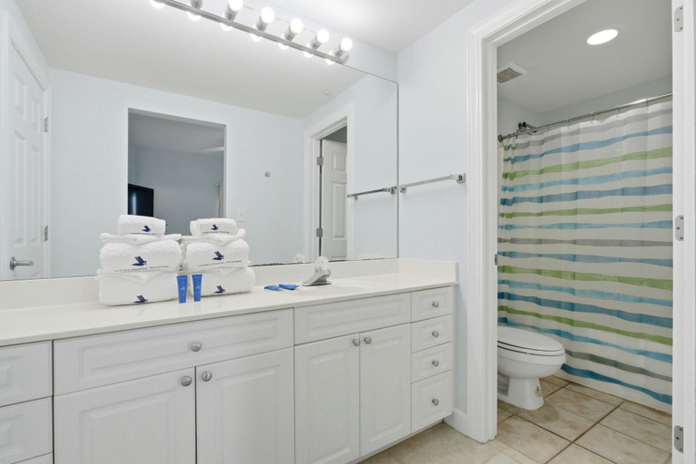 Bathroom 2, Admiral's Quarters 506, Baldwin