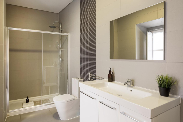 Bathroom 3, Suites Guest House, Cascais