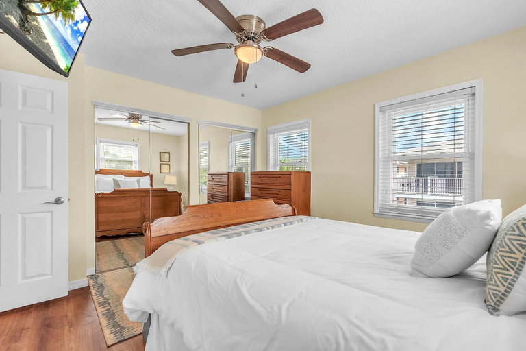 Room 4, Bayview Villas 101, Pinellas