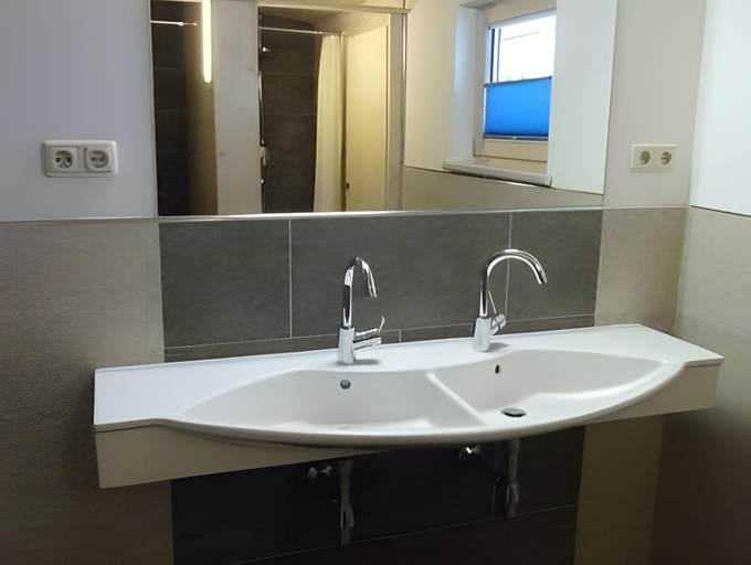 Bathroom 4, Alpking Hostel, Kufstein