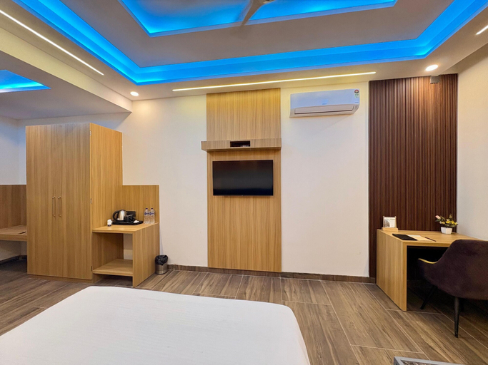 Room 2, Highway Resort with Swimmingpool & Spa, Amroha