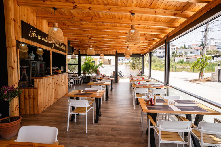 Food & Drinks 3, Julies Vila, Sarandës