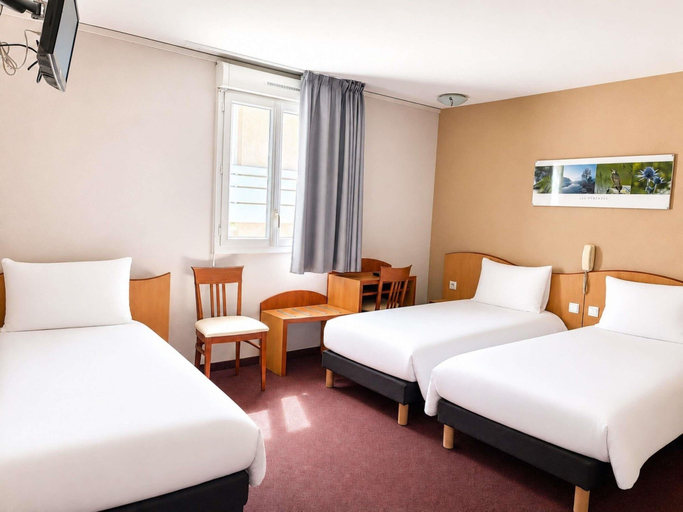 Bedroom 3, Hotel Saint Georges Lourdes Pyrenees, Hautes-Pyrénées