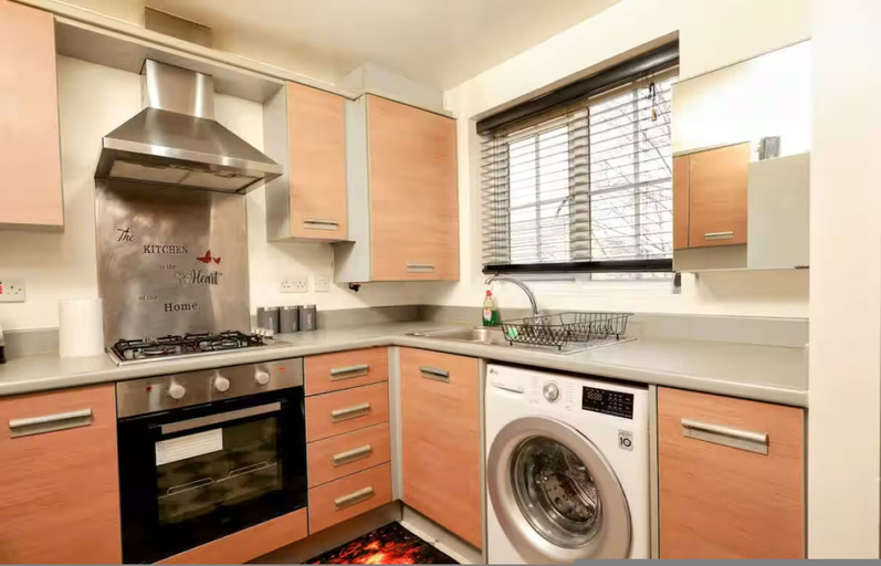 Room 4, Stylish 2BR Apartment Parking PS5 Wifi, Blackburn with Darwen