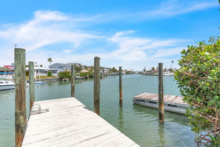 Marina 5, Skyline of Madeira 306, Pinellas