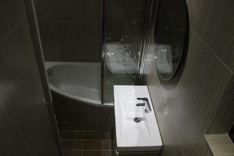 Bathroom 5, Travel Lodge, Nkangala