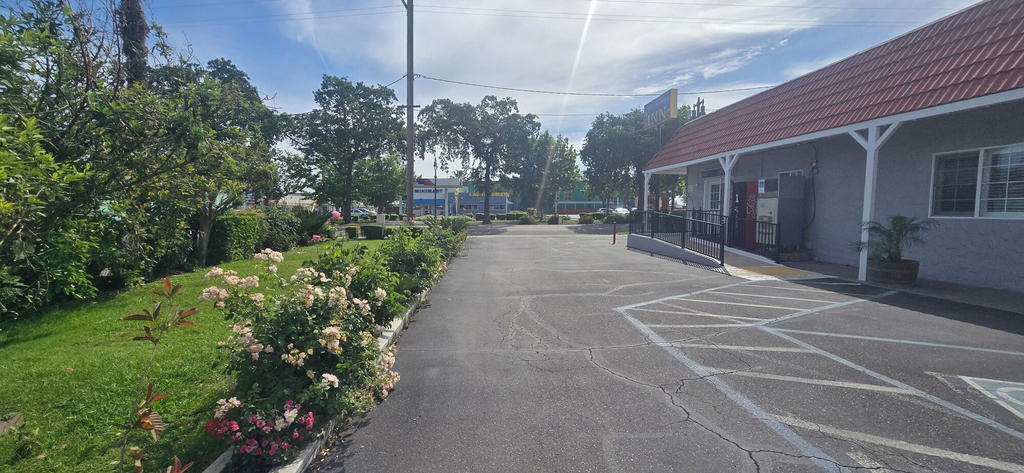 Property grounds 5, WINE COUNTRY INN, San Joaquin