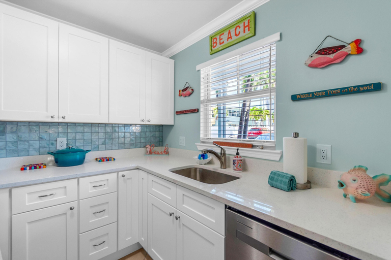 Private kitchen 2, Barefoot Beach Resort F106, Pinellas