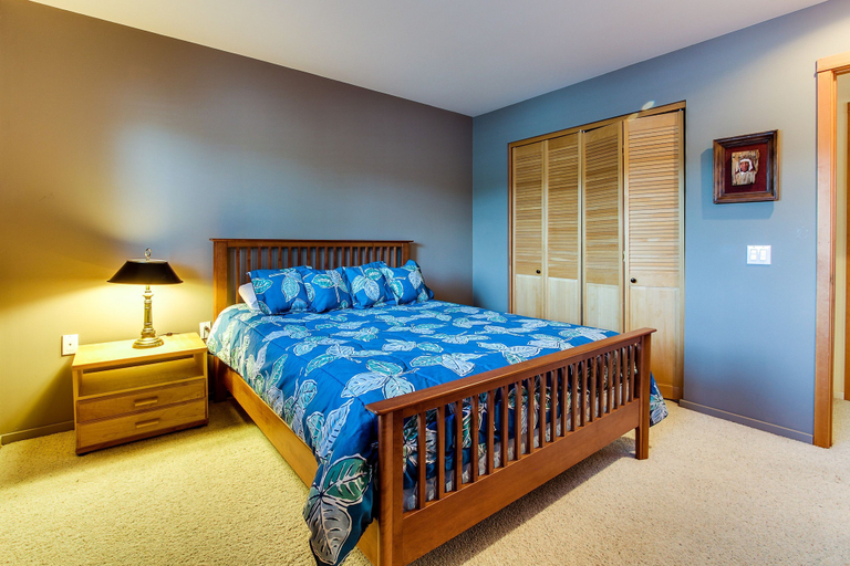 Room 4, Starling Lake House in Hayden, Kootenai