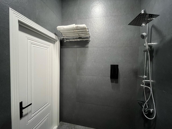 Bathroom 3, Urban Majesty Hotel, Baku