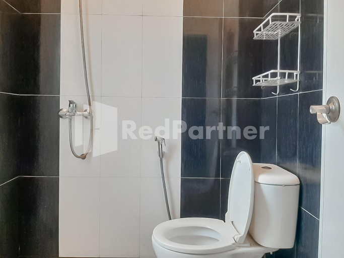 Bathroom 4, Syariah Safar Guest House Mitra RedDoorz, Kuningan