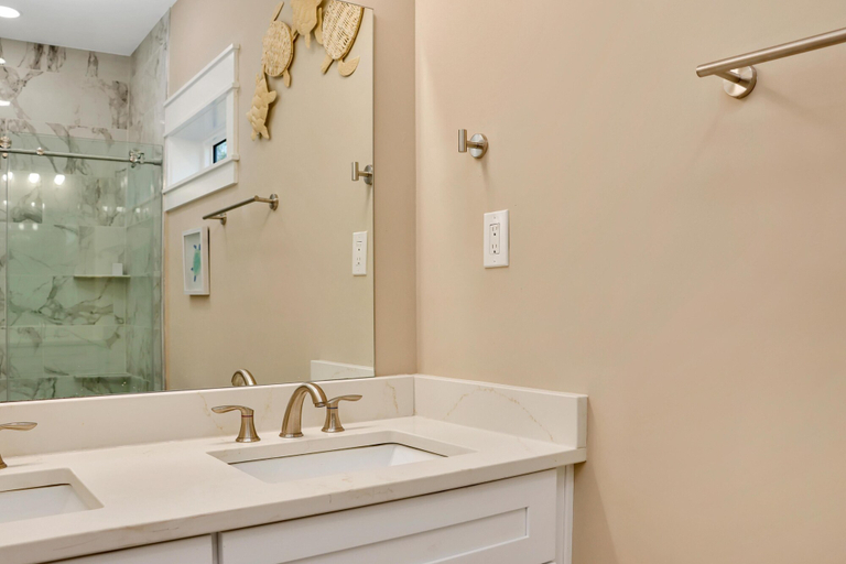 Bathroom 4, Sand Pearl, Gulf