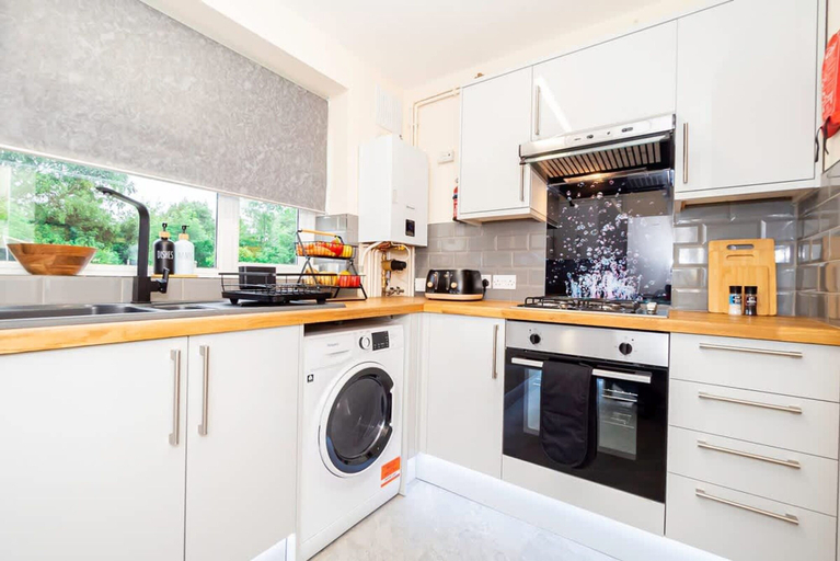 Room 2, Spacious 2BR Flat Summertown Sleeps 7 5 Star, Oxfordshire