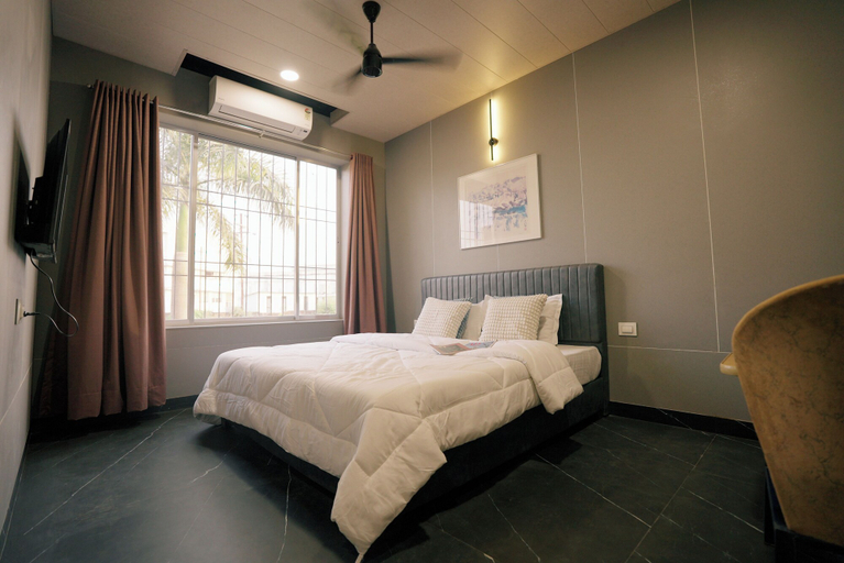 Room 2, SHREE LODGING & BOARDING, Palghar
