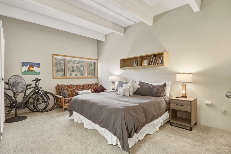 Room 2, She305 Summit House East 1 Bedroom Condo, Summit