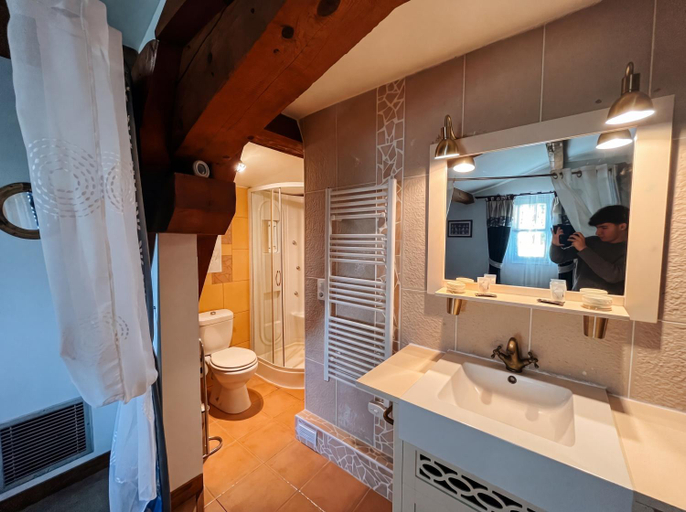Bathroom 3, Chateau Borie Neuve, Aude