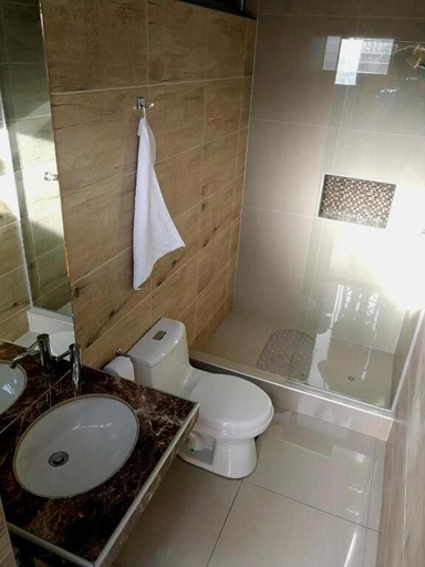 Bathroom 3, El Caminante Class, Arequipa
