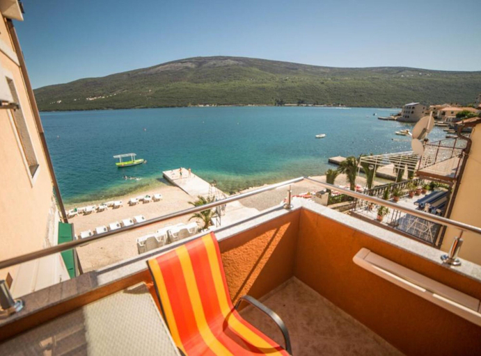 Others 5, Hotel Fiammanti