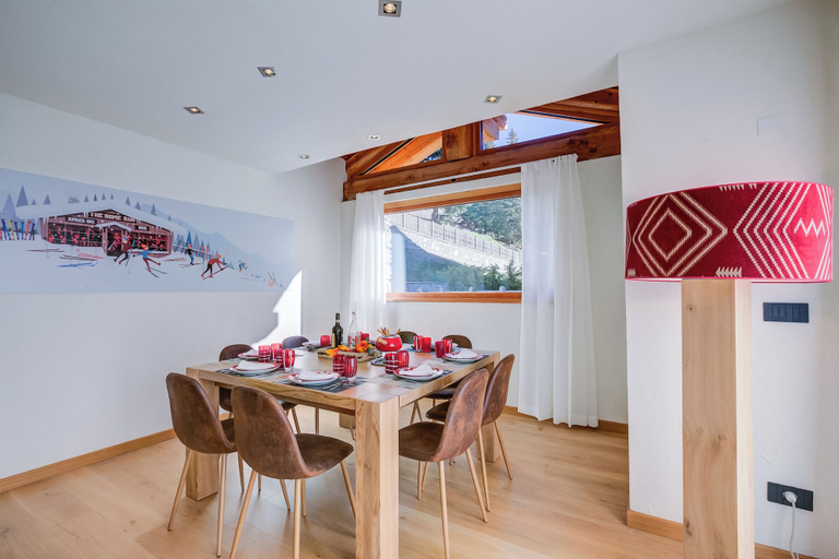 Dining 5, Chalet Merveille Ski In - Ski Out for 9, Torino