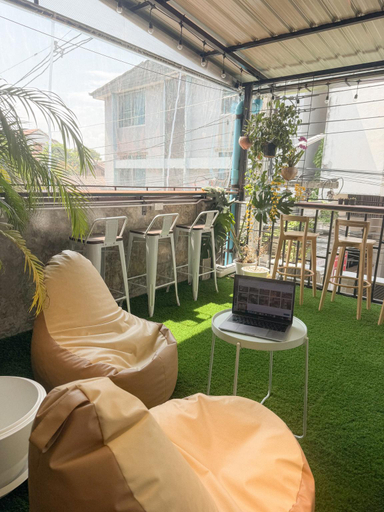 Balcony/terrace 5, Basecamp Hostel, Muang Chiang Mai