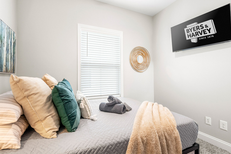 Interior 5, Whole Home 1012 & 1014 Franklin, Montgomery
