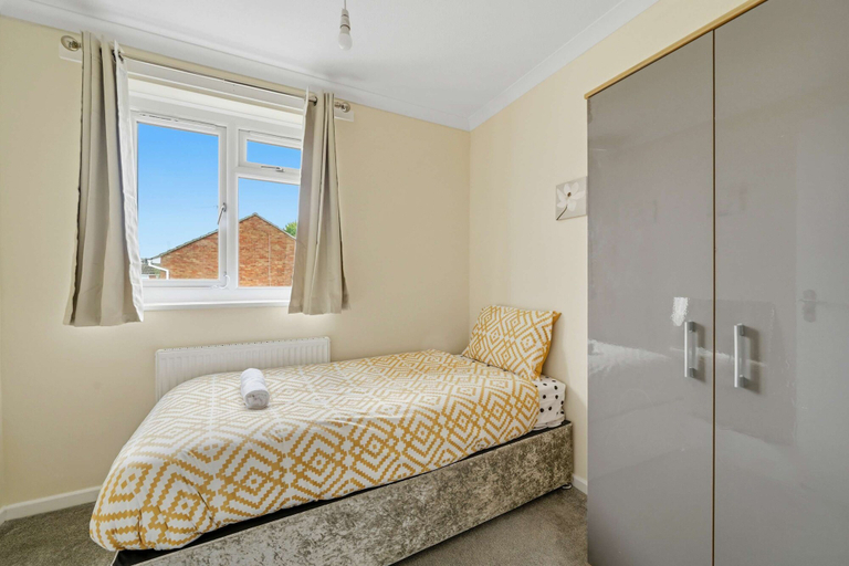 Room 4, Cosy 3 bed House in Aylesbury, Buckinghamshire