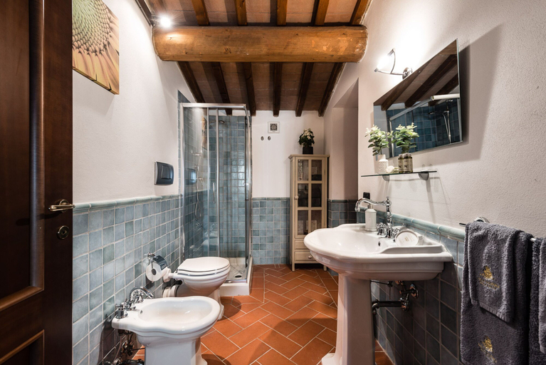 Room 3, Spacious Deluxe Apartment With Private Garden, Lucca