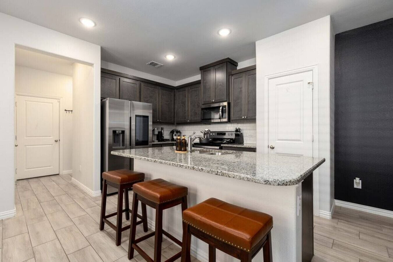 Others 5, Spacious Pet Friendly - 7 Miles to Eagle Mountain Lake, Fort Worth