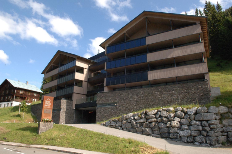 Exterior & Views