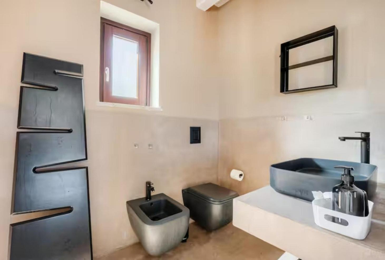 Bathroom 3, Villa Favignana, Trapani