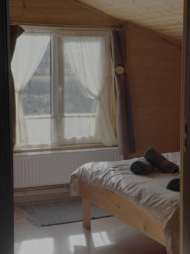 Bedroom 2, Cabana la poalele muntilor cu ciubar, Petrila