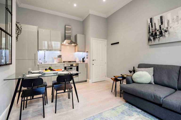 Others 4, Comfy Bayswater Apartment, London