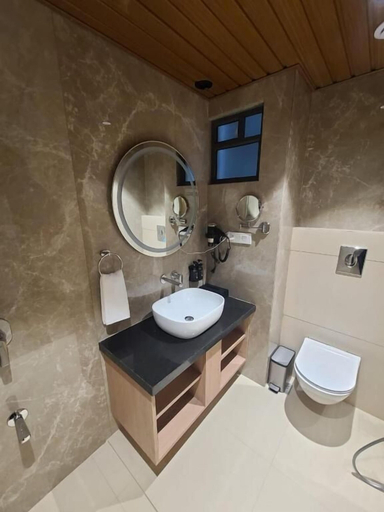 Bathroom 5, Get Inn Hotel, Surat
