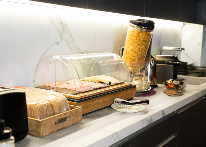 Food & Drinks 5, Airhostel Barcelona Airport 24h, Barcelona