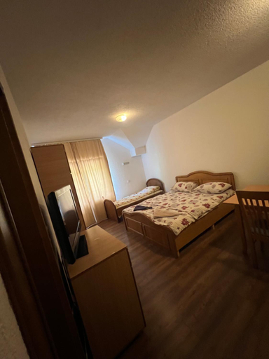 Others 3, Hotel Gryka, Peć