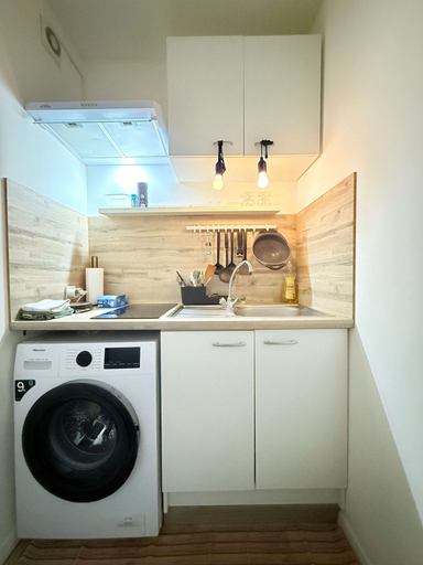 Room 5, Cozy Studio Just Steps From Luxembourg Train Station, Luxembourg