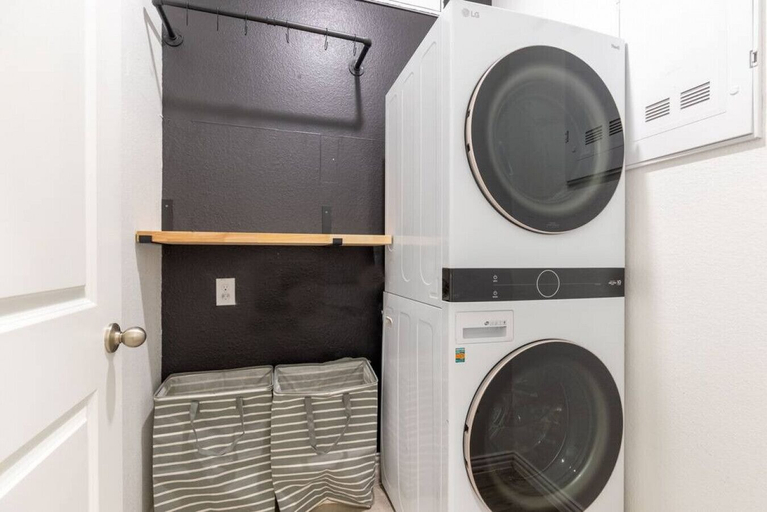 Bathroom 3, Spacious Pet Friendly - 7 Miles to Eagle Mountain Lake, Fort Worth