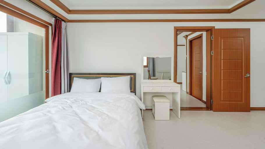 Bedroom 2, Sokcho SBS Pension, Sokcho
