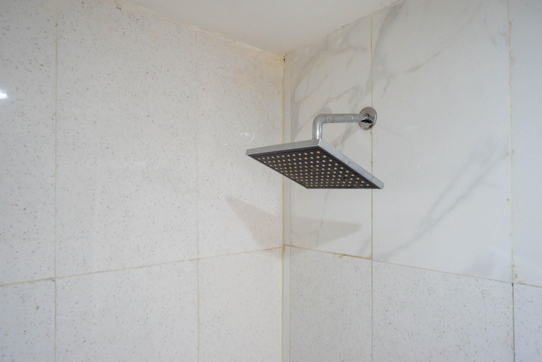 Bathroom 3, RedDoorz Syariah @ Raya Punten Batu, Malang