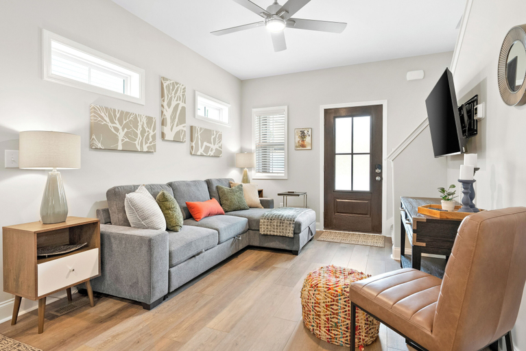 Interior 2, Whole Home 1012 & 1014 Franklin, Montgomery